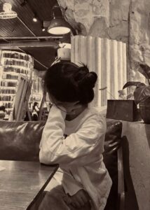 Trang chủ 151 Ảnh girl che mặt buồn